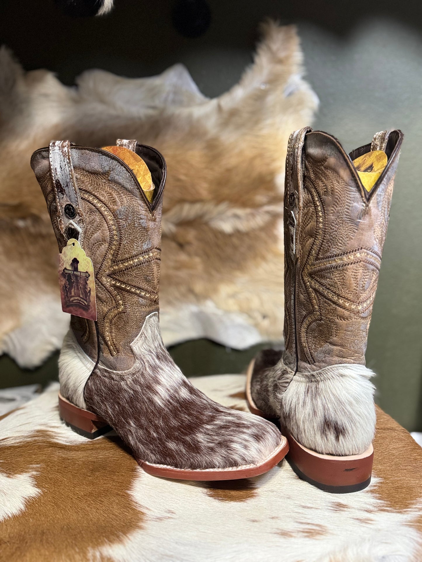 TANNER MARK MEN'S BROWN & WHITE COWHIDE COWBOY BOOTS